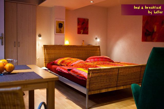 Zimmer mit Bett